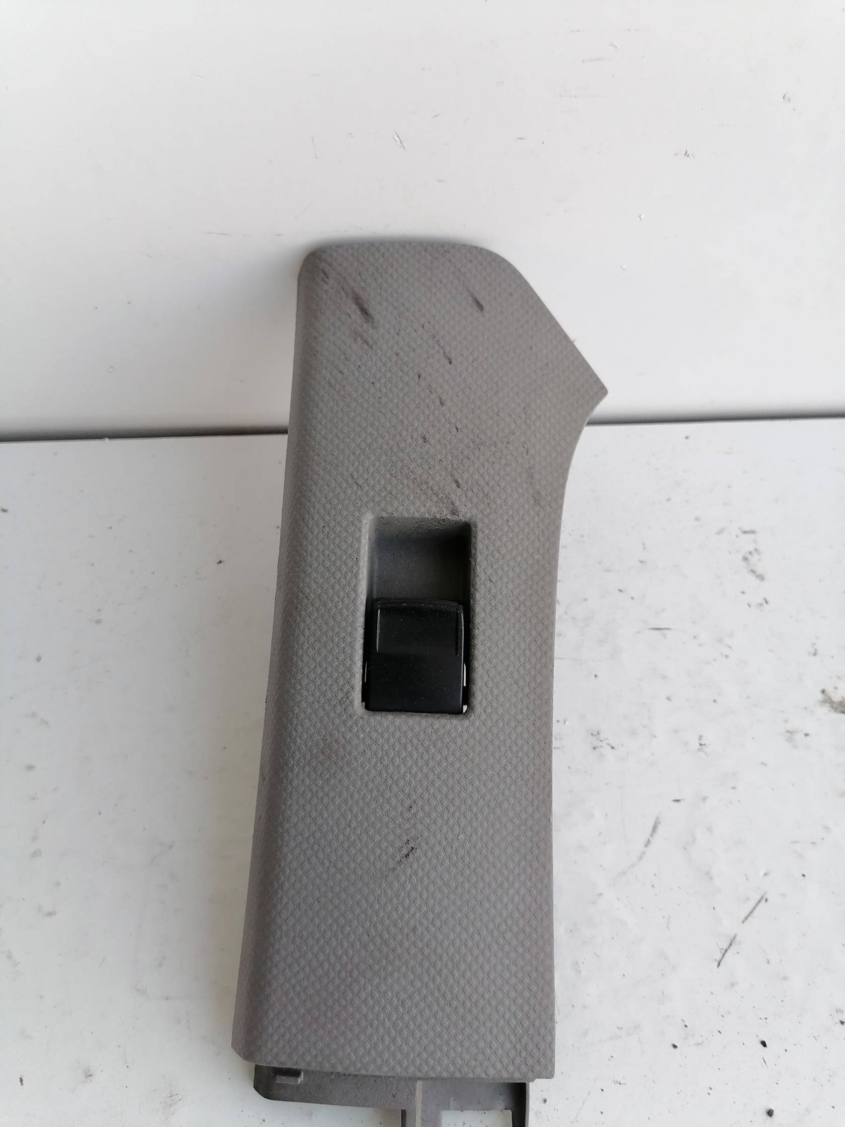 Interruttore alzacristalli porta ant.